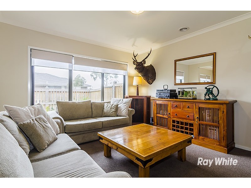 32 Quarters Boulevard, Cranbourne West VIC 3977