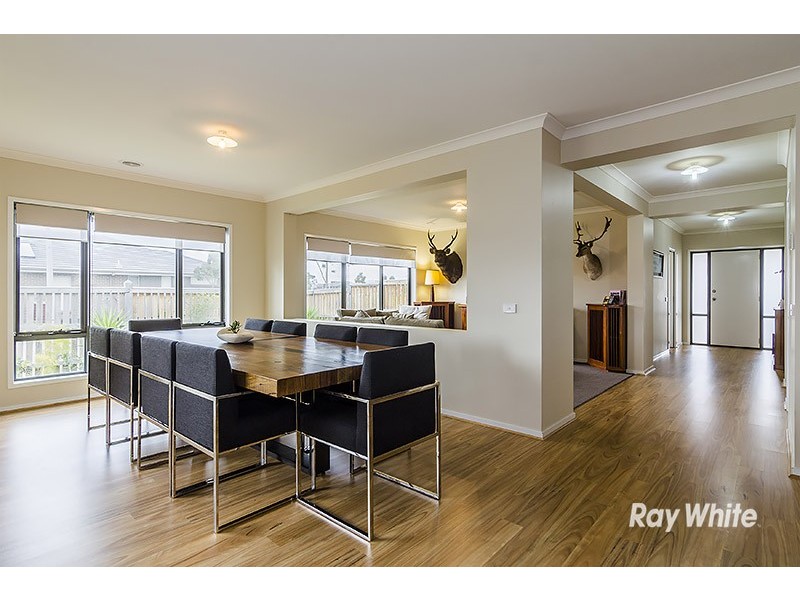 32 Quarters Boulevard, Cranbourne West VIC 3977