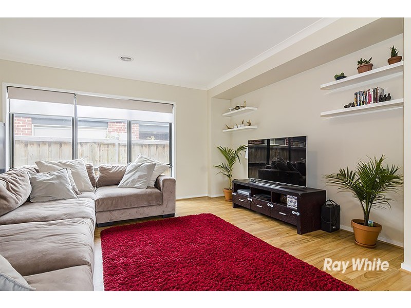32 Quarters Boulevard, Cranbourne West VIC 3977