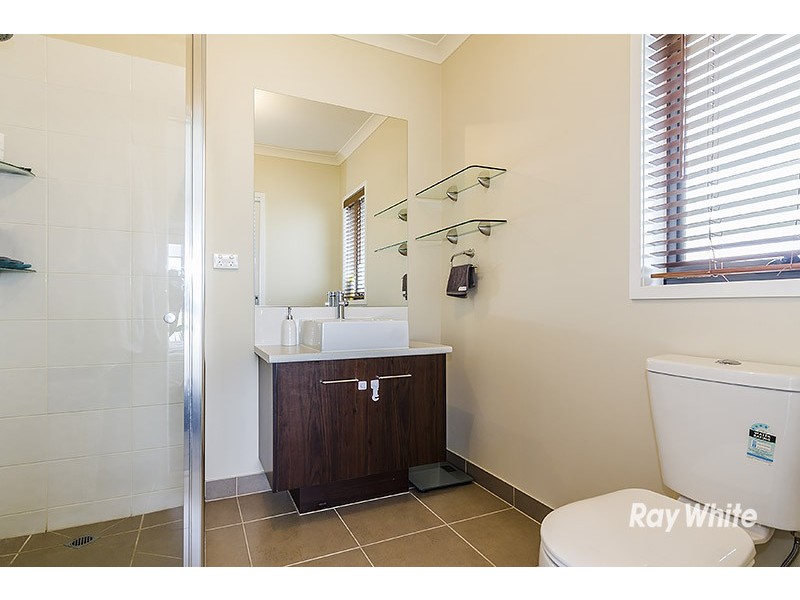 32 Quarters Boulevard, Cranbourne West VIC 3977