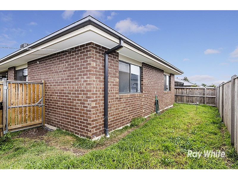 32 Quarters Boulevard, Cranbourne West VIC 3977