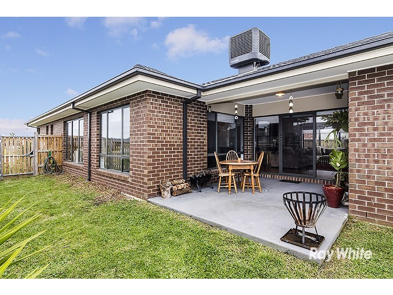 32 Quarters Boulevard, Cranbourne West VIC 3977