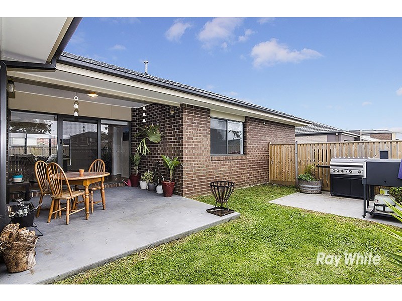 32 Quarters Boulevard, Cranbourne West VIC 3977