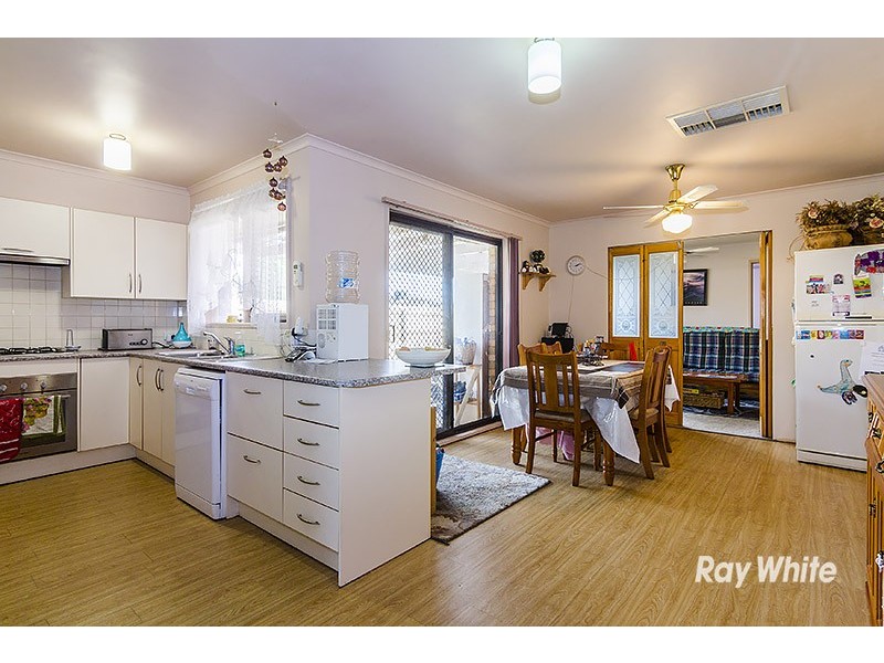 9 Maltravers Crescent, Cranbourne North VIC 3977