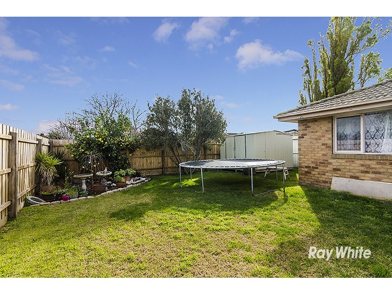 9 Maltravers Crescent, Cranbourne North VIC 3977