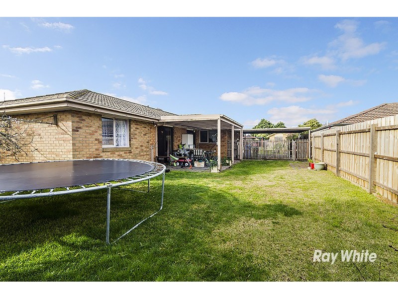 9 Maltravers Crescent, Cranbourne North VIC 3977
