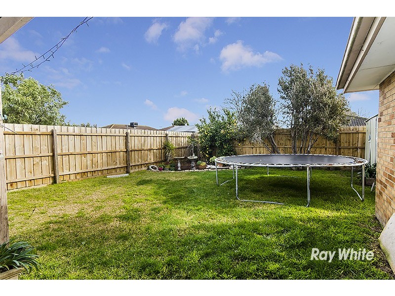 9 Maltravers Crescent, Cranbourne North VIC 3977