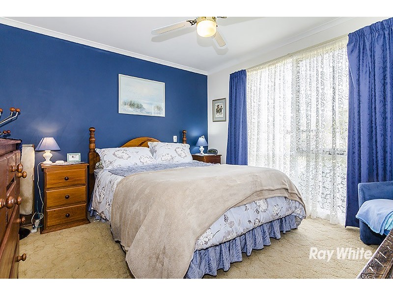 9 Maltravers Crescent, Cranbourne North VIC 3977