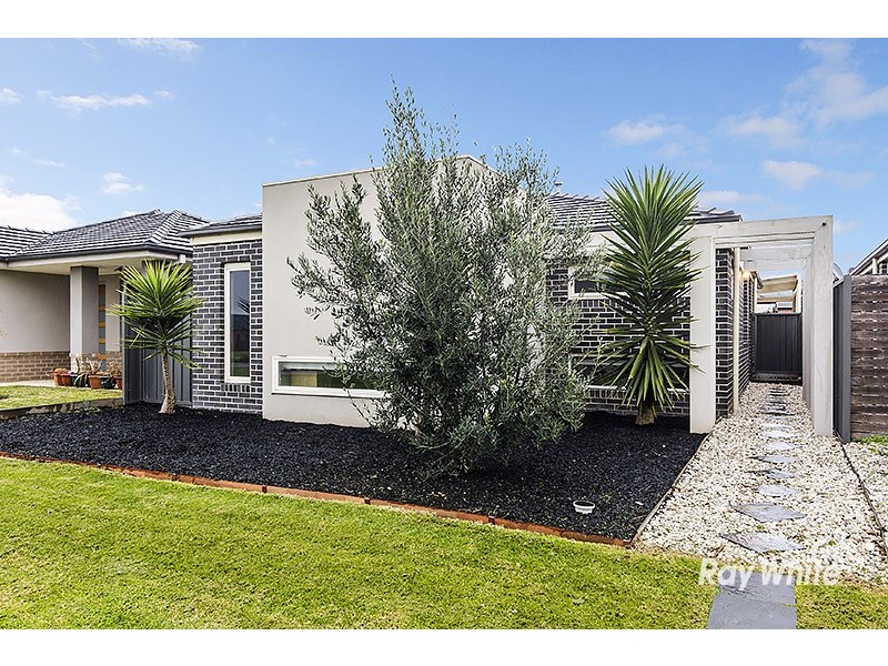 14 Frogmore Lane, Cranbourne North VIC 3977