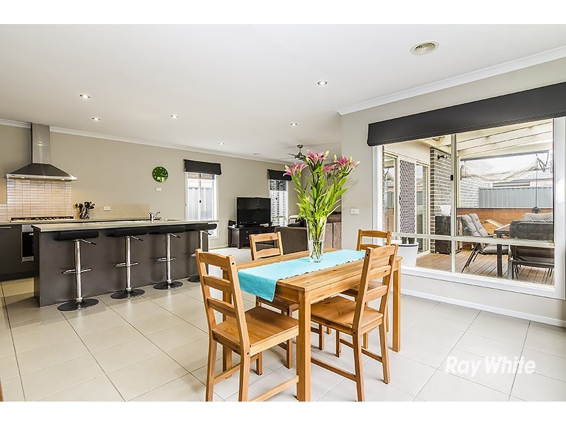 14 Frogmore Lane, Cranbourne North VIC 3977