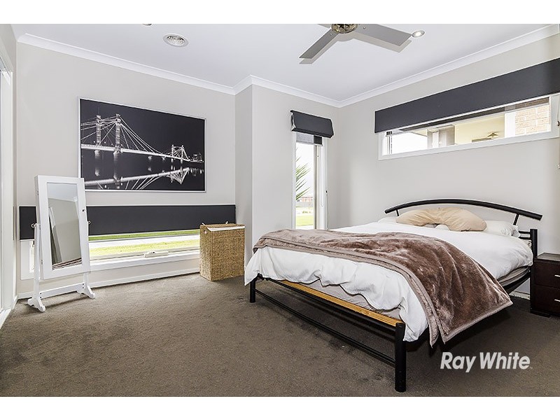 14 Frogmore Lane, Cranbourne North VIC 3977