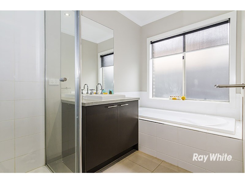 14 Frogmore Lane, Cranbourne North VIC 3977
