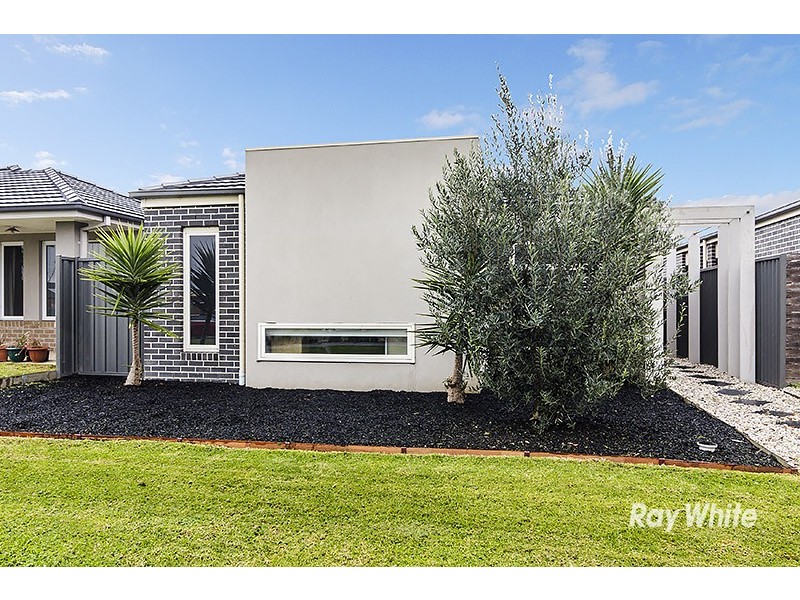 14 Frogmore Lane, Cranbourne North VIC 3977