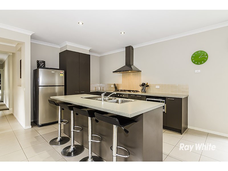 14 Frogmore Lane, Cranbourne North VIC 3977