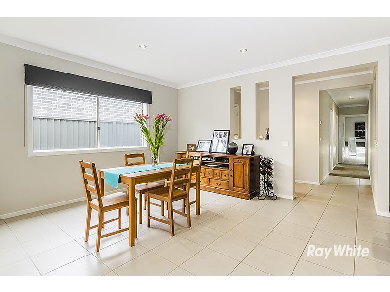 14 Frogmore Lane, Cranbourne North VIC 3977