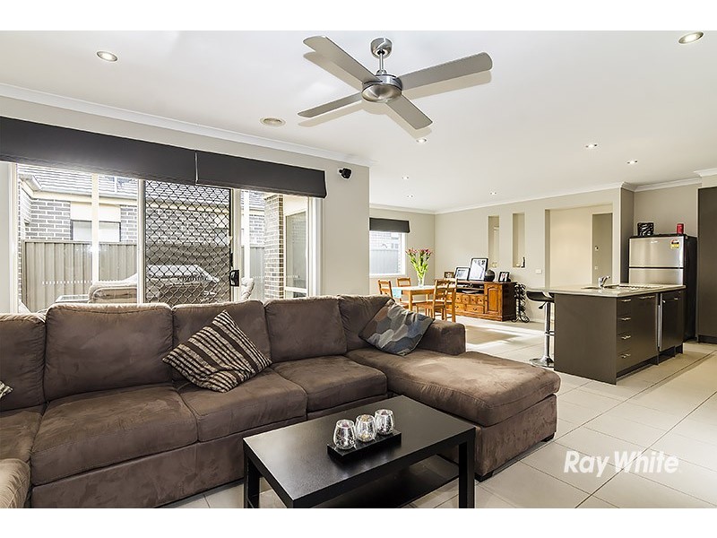 14 Frogmore Lane, Cranbourne North VIC 3977