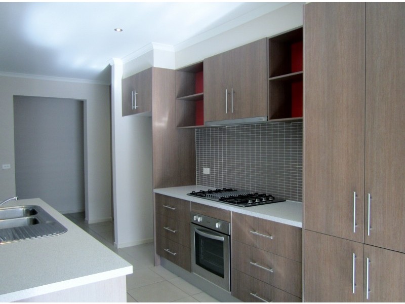 20 Robusta Avenue, Cranbourne VIC 3977