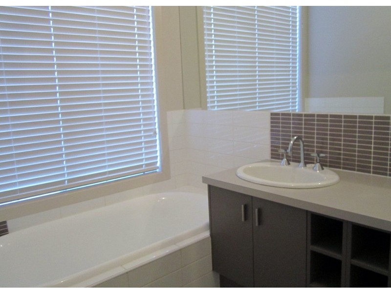 20 Robusta Avenue, Cranbourne VIC 3977