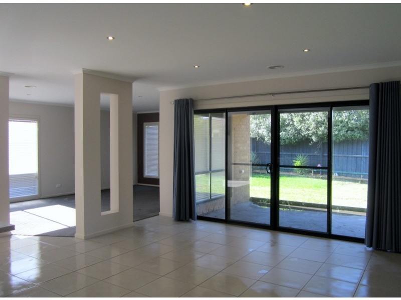 20 Robusta Avenue, Cranbourne VIC 3977