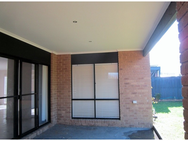 20 Robusta Avenue, Cranbourne VIC 3977