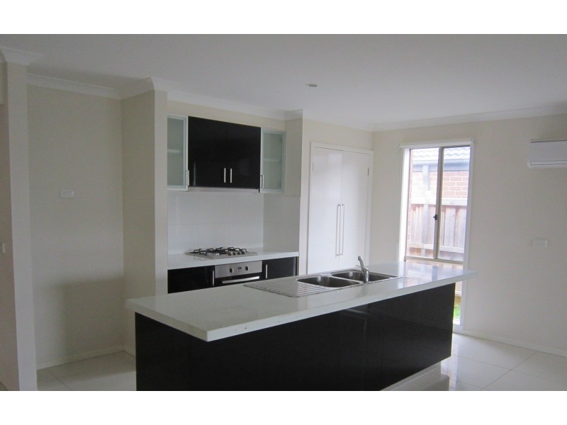 106 Mountainview Boulevard, Cranbourne North VIC 3977