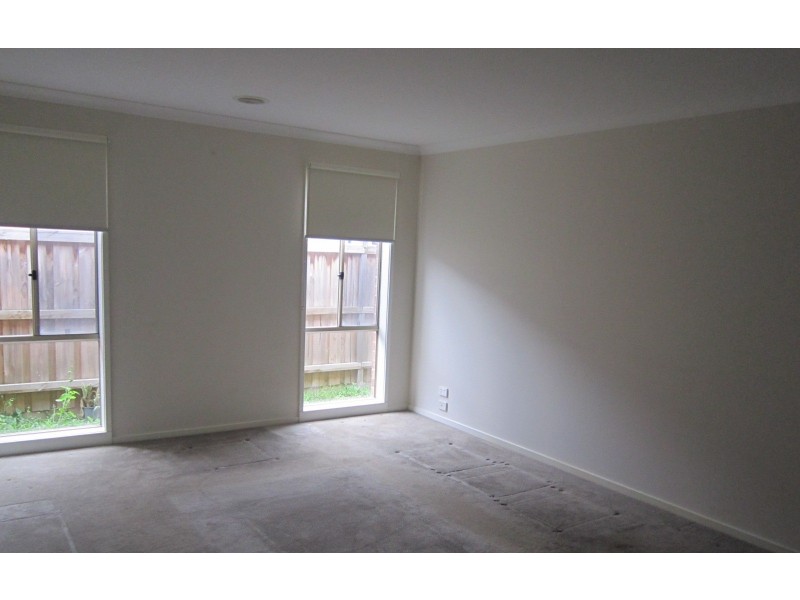 106 Mountainview Boulevard, Cranbourne North VIC 3977