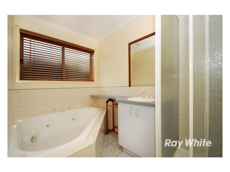 3 Flying Star Walk, Skye VIC 3977