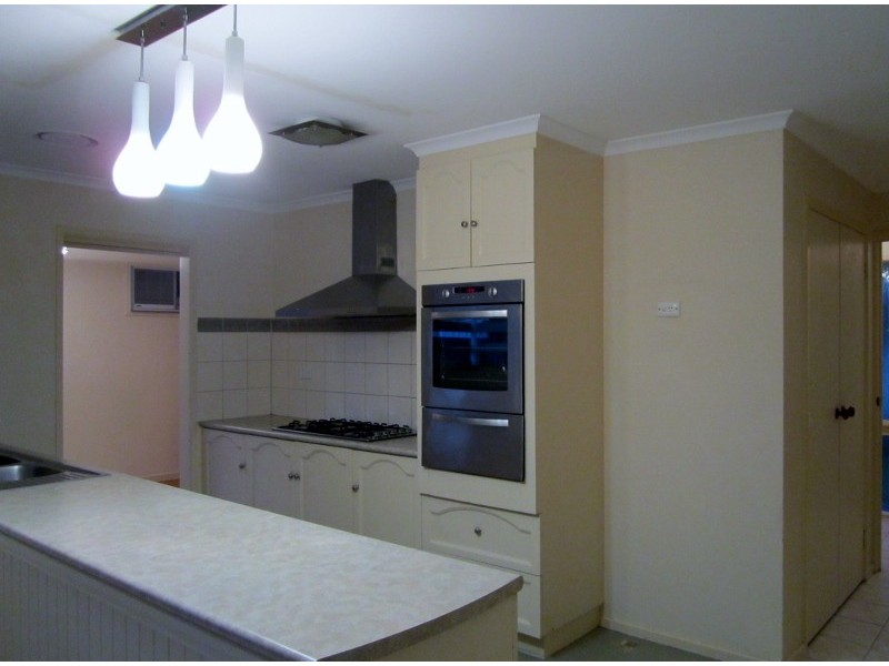 26 Chomley Street, Cranbourne VIC 3977