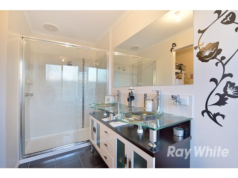 9 Hugden Close, Lyndhurst VIC 3975