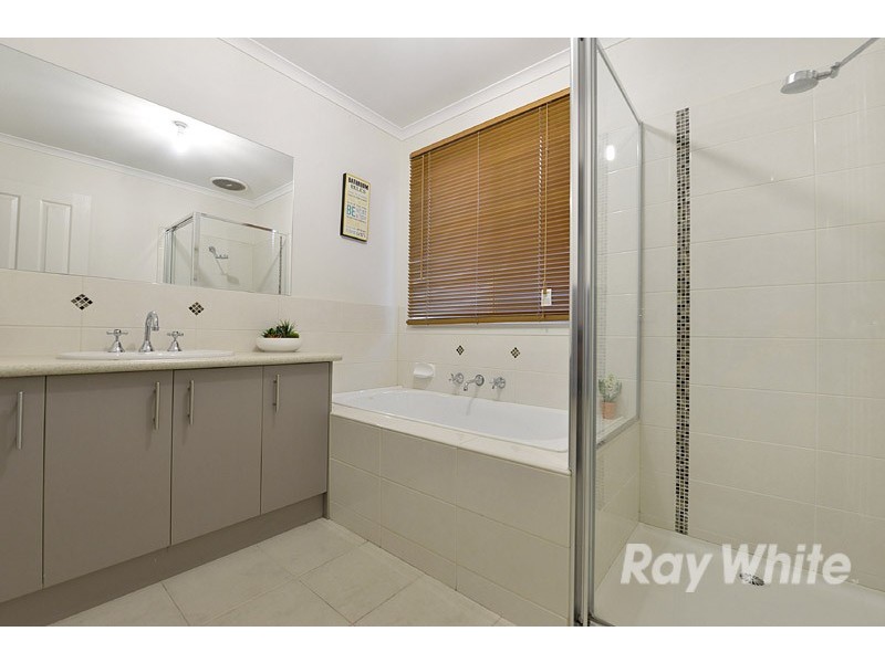 9 Hugden Close, Lyndhurst VIC 3975