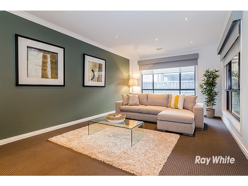 13 Mallett Grove, Lyndhurst VIC 3975