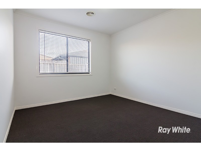 13 Mallett Grove, Lyndhurst VIC 3975