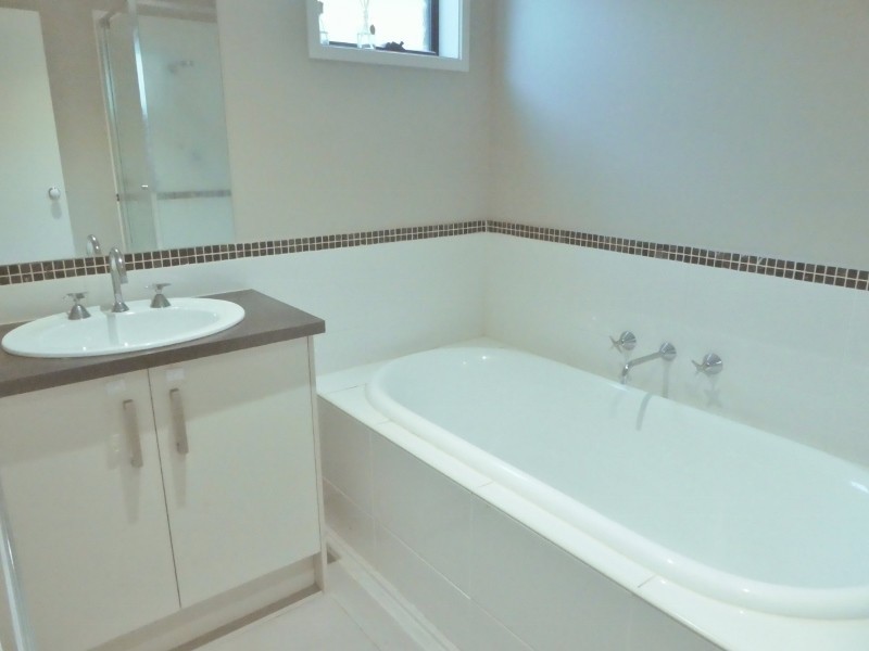 6 Northumbria Street, Cranbourne East VIC 3977