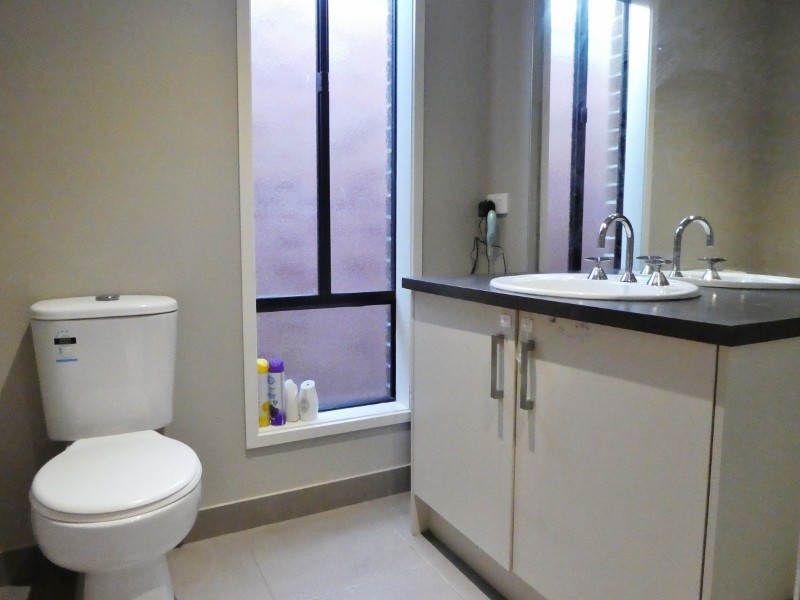 6 Northumbria Street, Cranbourne East VIC 3977