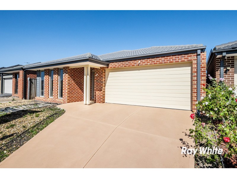 8 Callaway Avenue, Cranbourne West VIC 3977