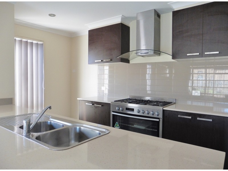 8 Callaway Avenue, Cranbourne West VIC 3977