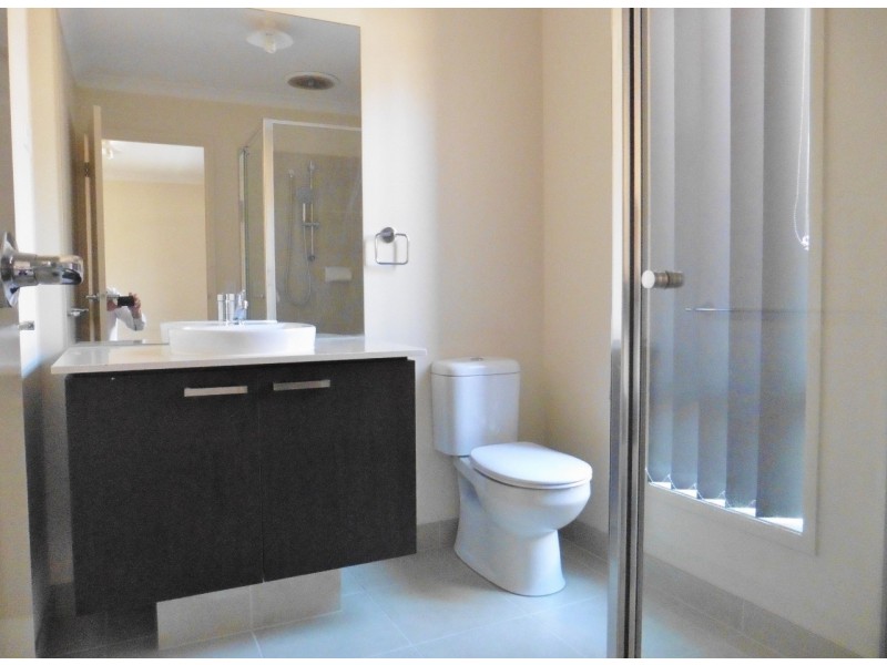 8 Callaway Avenue, Cranbourne West VIC 3977