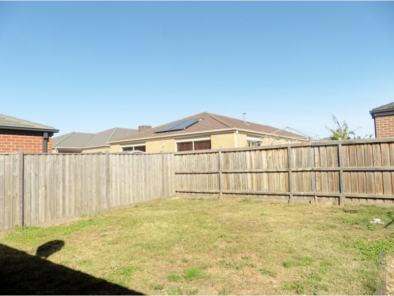 8 Callaway Avenue, Cranbourne West VIC 3977