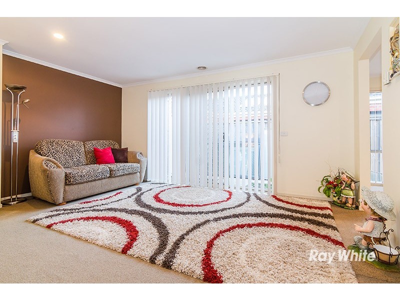 15 Penshurst Way, Cranbourne North VIC 3977