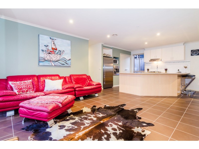 15 Penshurst Way, Cranbourne North VIC 3977