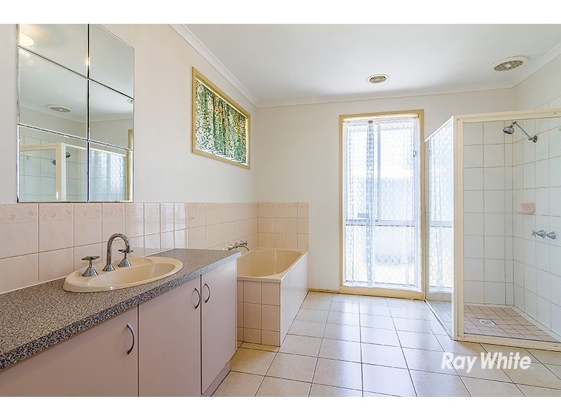 19 Joyce Street, Cranbourne West VIC 3977