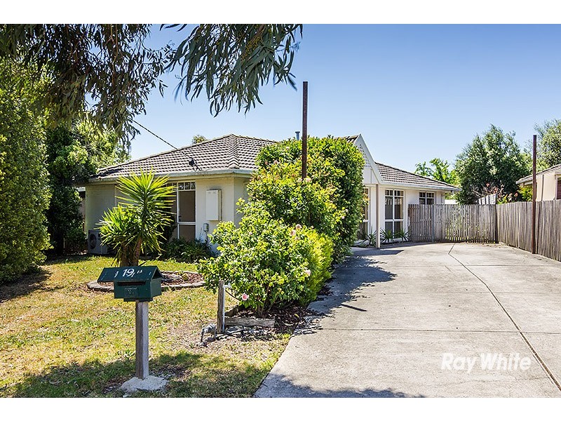 19 Joyce Street, Cranbourne West VIC 3977