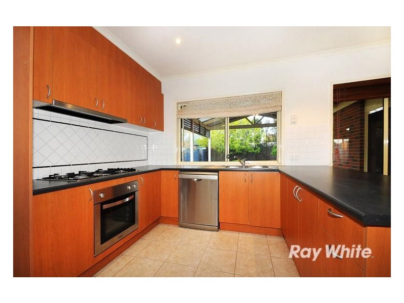 10 Sunningdale Crescent, Cranbourne VIC 3977