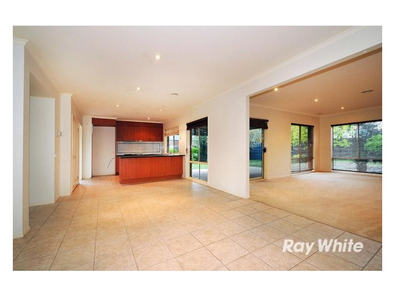 10 Sunningdale Crescent, Cranbourne VIC 3977