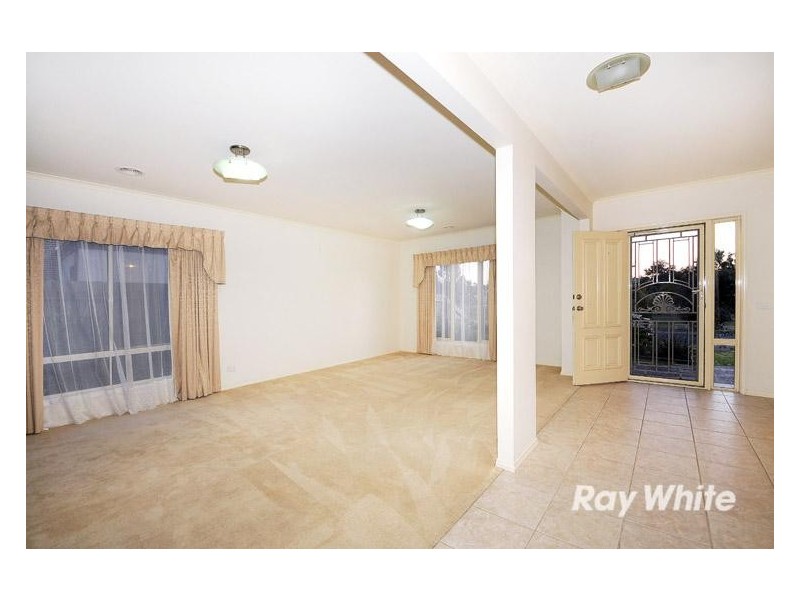 10 Sunningdale Crescent, Cranbourne VIC 3977