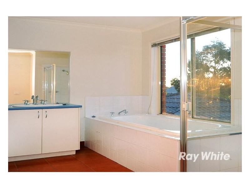 10 Sunningdale Crescent, Cranbourne VIC 3977