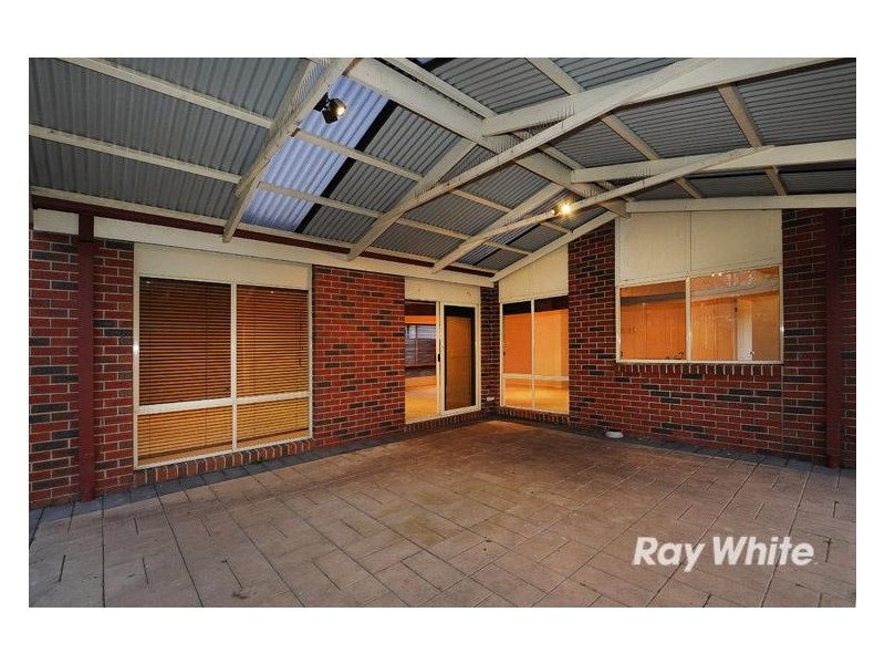 10 Sunningdale Crescent, Cranbourne VIC 3977