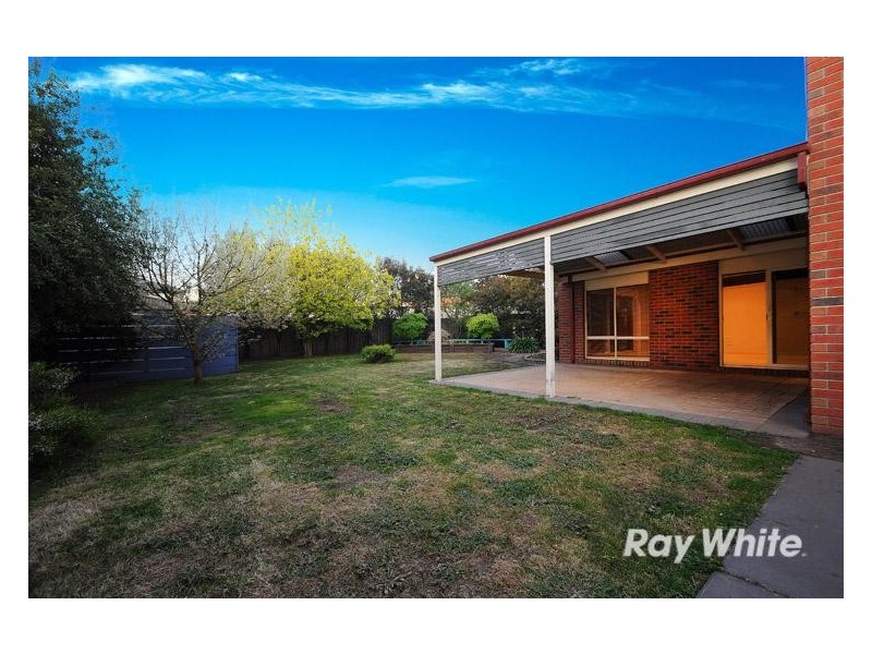 10 Sunningdale Crescent, Cranbourne VIC 3977