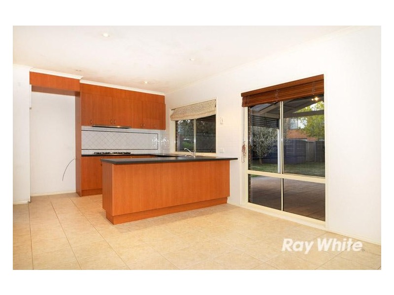 10 Sunningdale Crescent, Cranbourne VIC 3977