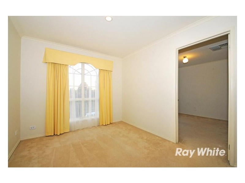 10 Sunningdale Crescent, Cranbourne VIC 3977